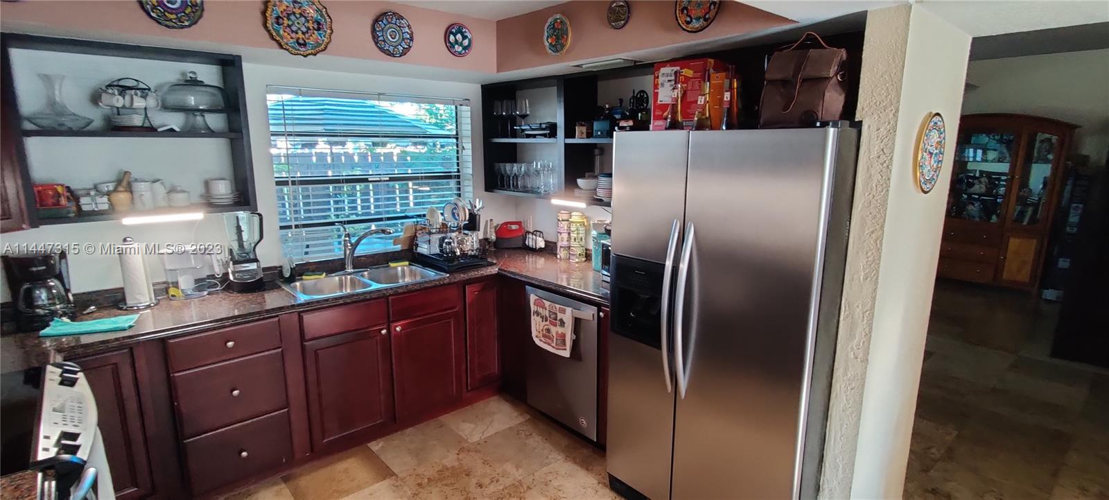 totally remodeled with
ss appliances