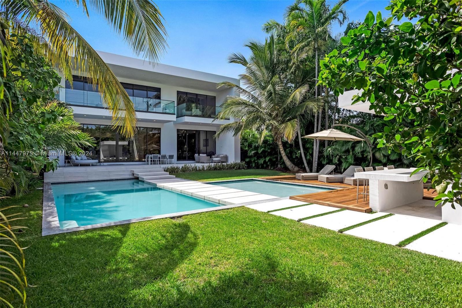 2211 Meridian Ave, Miami Beach, Florida image 1