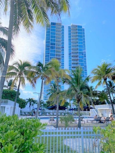 2655 Collins Ave, Miami Beach, FL, 33140 United States, 1 Bedroom Bedrooms, ,1 BathroomBathrooms,Residential,For Sale,Collins Ave,A11447319