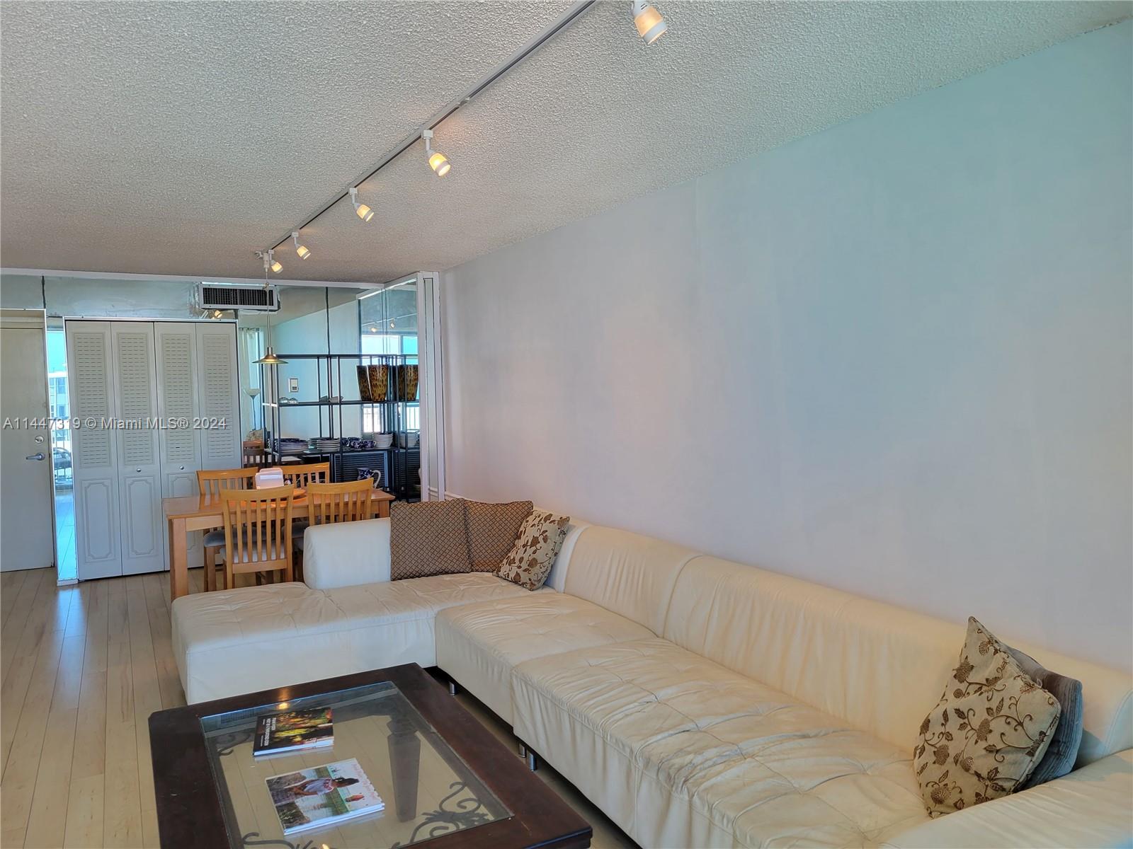 2655 Collins Ave, Miami Beach, FL, 33140 United States, 1 Bedroom Bedrooms, ,1 BathroomBathrooms,Residential,For Sale,Collins Ave,A11447319