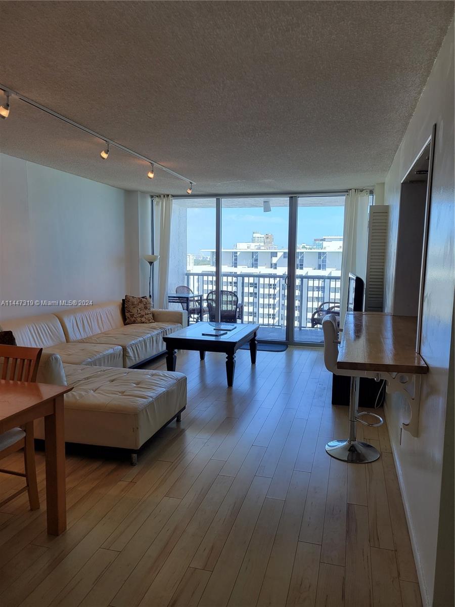 2655 Collins Ave, Miami Beach, FL, 33140 United States, 1 Bedroom Bedrooms, ,1 BathroomBathrooms,Residential,For Sale,Collins Ave,A11447319