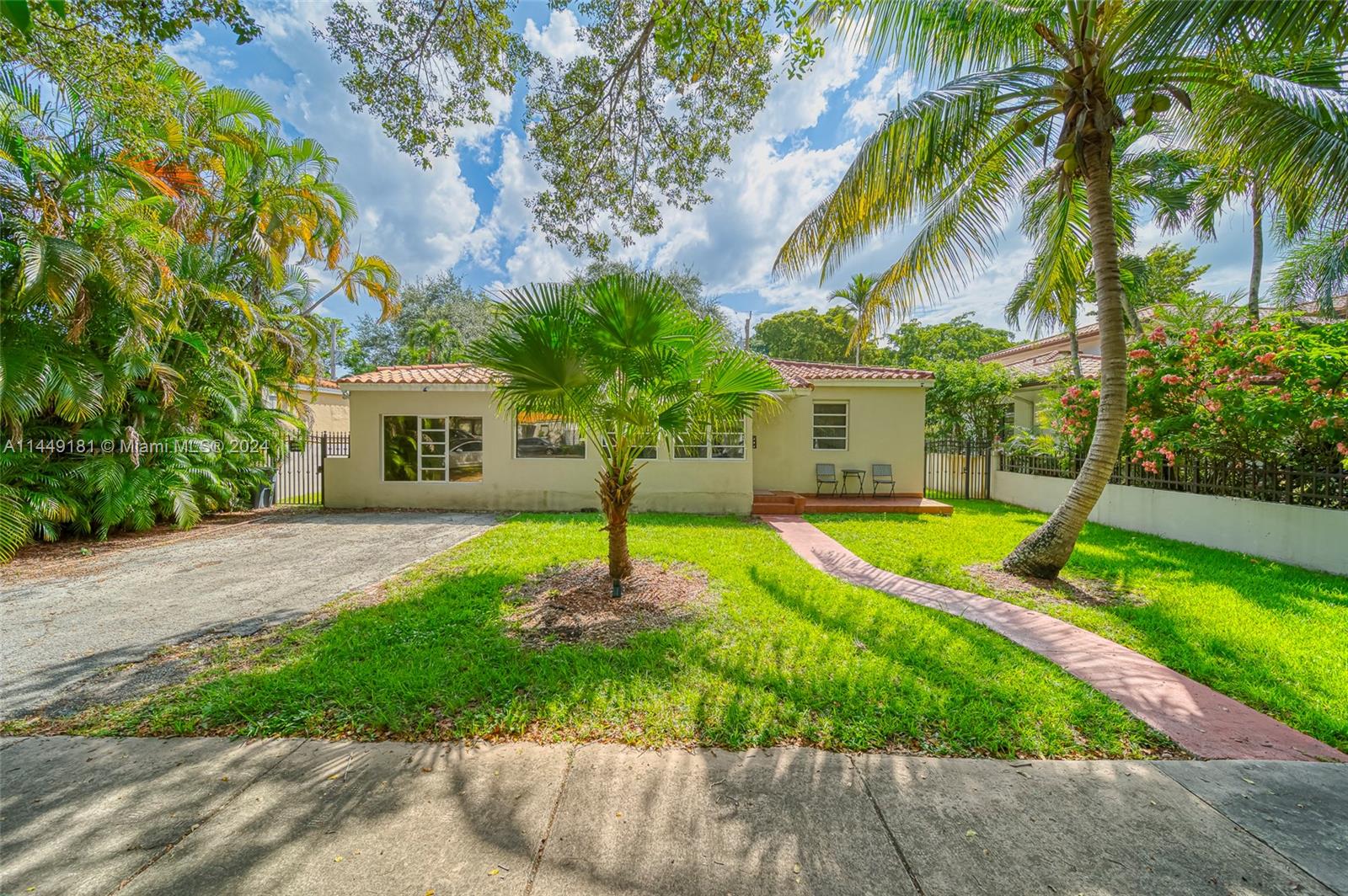 817 Alberca St, Coral Gables, FL 33134, 3 Bedrooms Bedrooms, ,2 BathroomsBathrooms,Residential,For Sale,Alberca St,A11449181