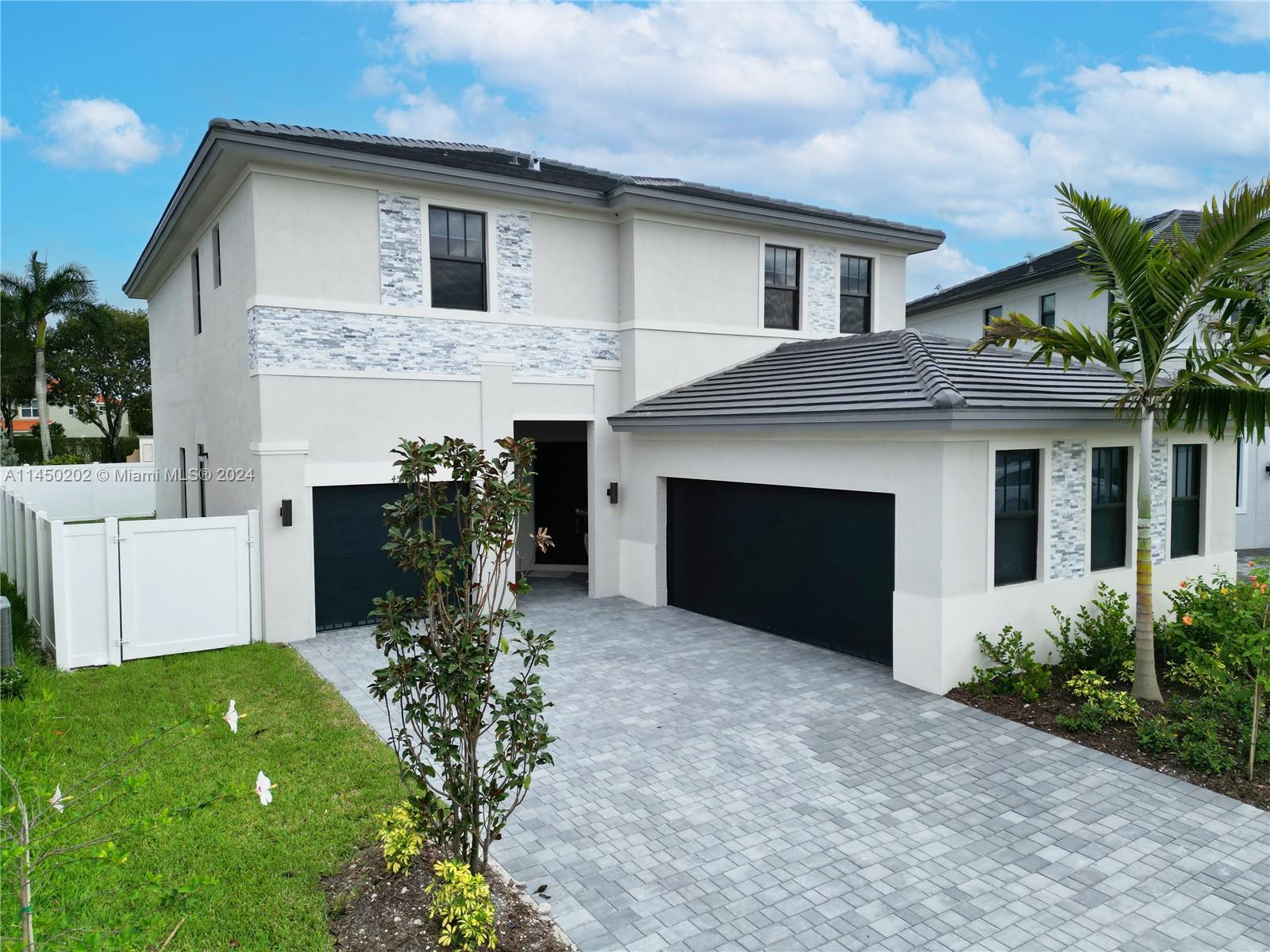 4577 SW 173rd Ave  For Sale A11450202, FL