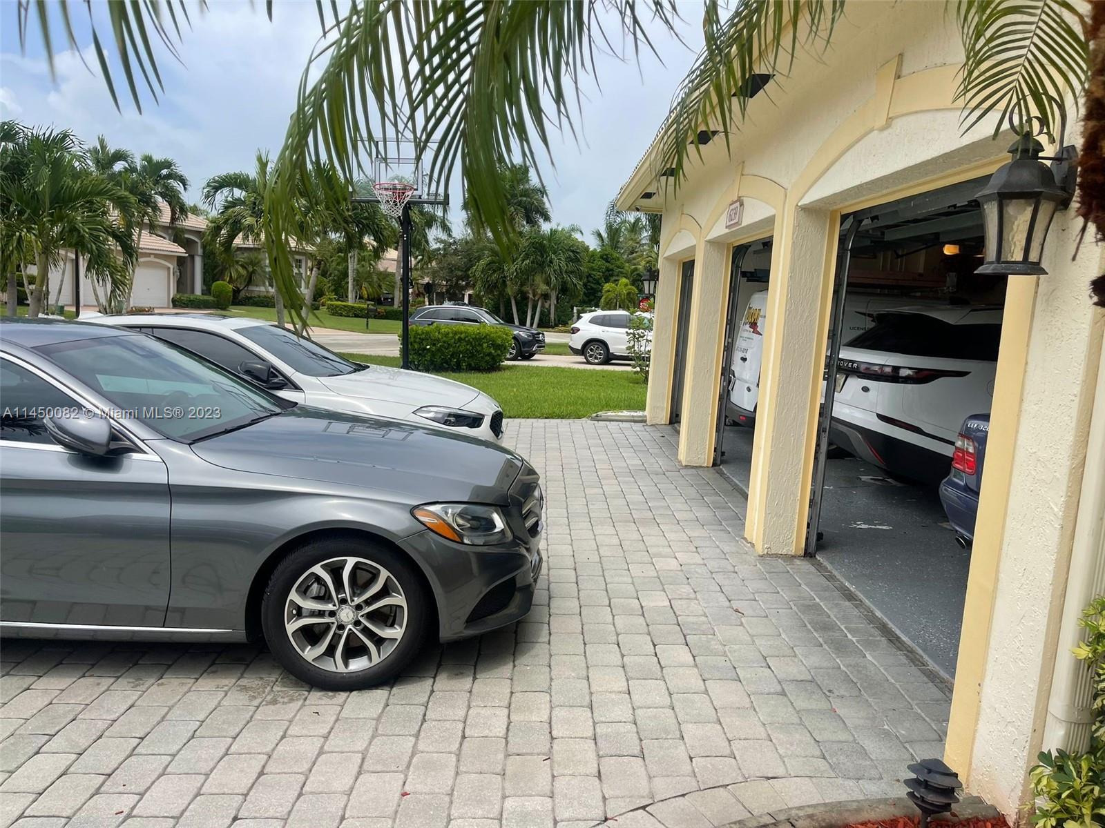 GARAGE/DRIVEWAY