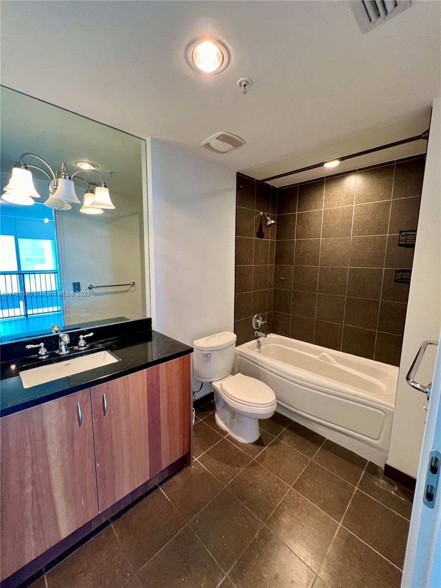 300 S Biscayne Blvd Loft 1024, Miami, Florida 33131, 1 Bedroom Bedrooms, ,1 BathroomBathrooms,Residential,For Sale,300 S Biscayne Blvd Loft 1024,A11450580