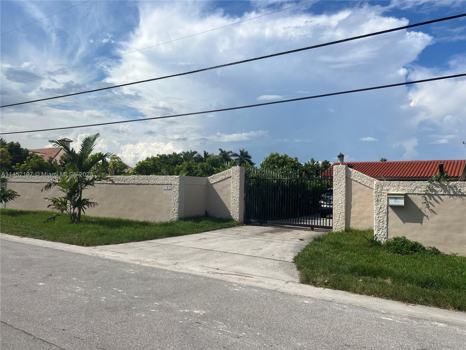 11825 SW 51st St, Miami, Florida 33175, 6 Bedrooms Bedrooms, ,4 BathroomsBathrooms,Residential,For Sale,11825 SW 51st St,A11452197