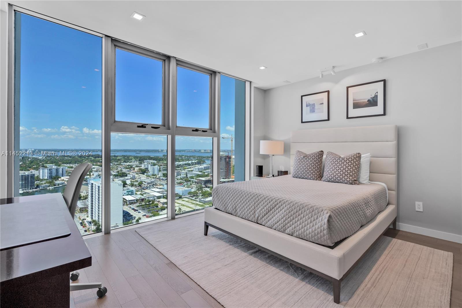 3 bedroom facing bay