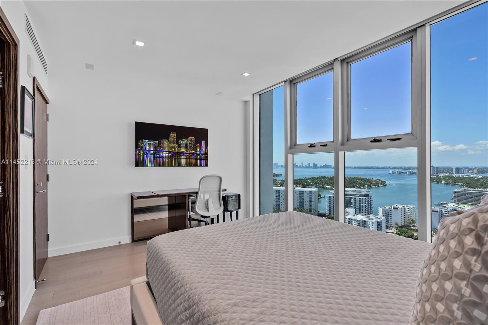 3 bedroom facing bay