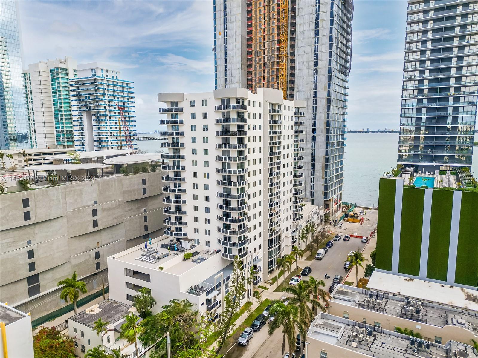 In the heart of East Edgewater. Beautiful 3 bedroom / 2 bathroom corner unit with wraparound balcony. Laminated wood floors in the living room. Granite countertops and stainless steel appliances. Amenities: fitness center, pool, social room, bicycle storage and more. Ideal for a family.