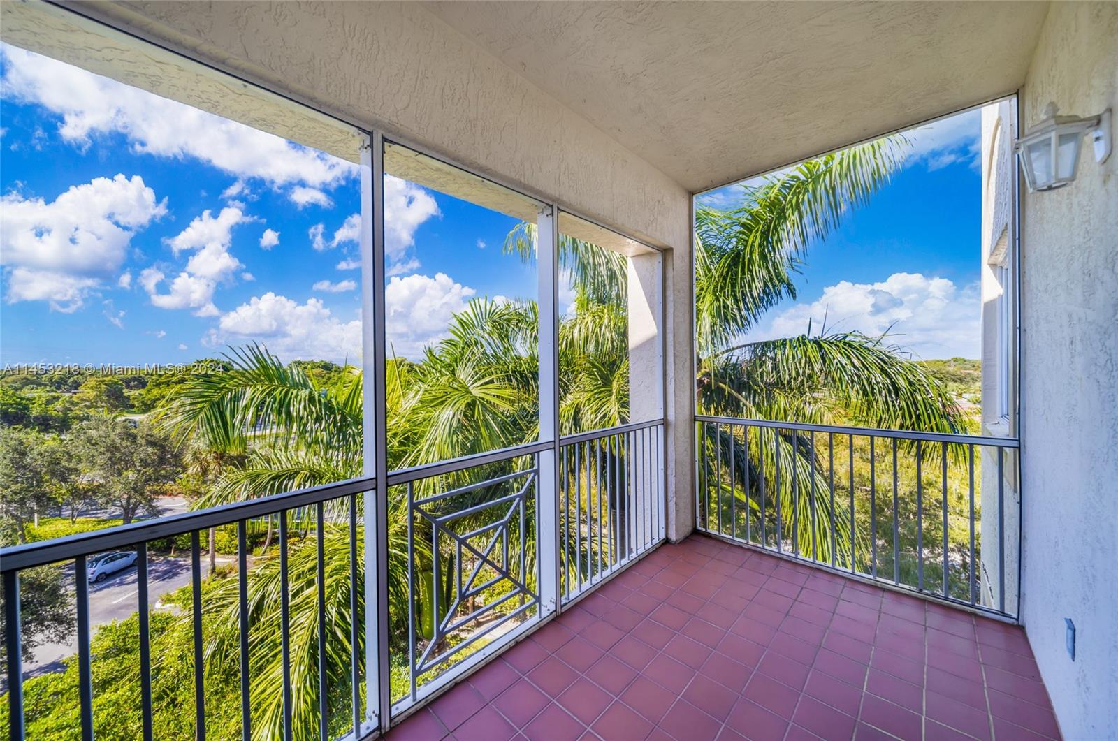 3600 Oaks Clubhouse Dr, Pompano Beach, FL, 33069 United States, 3 Bedrooms Bedrooms, ,2 BathroomsBathrooms,Residential,For Sale,Oaks Clubhouse Dr,A11453218