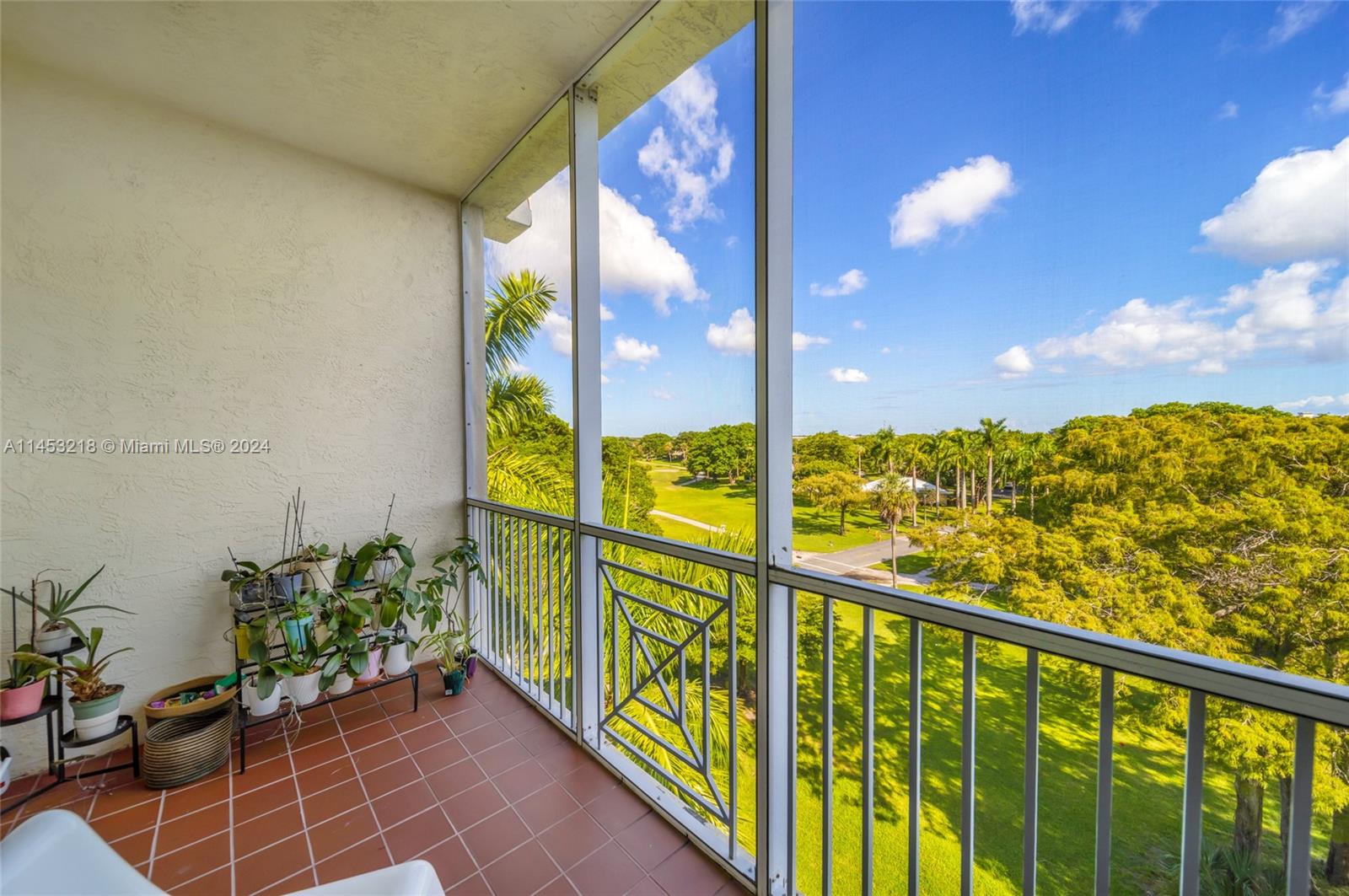 3600 Oaks Clubhouse Dr, Pompano Beach, FL, 33069 United States, 3 Bedrooms Bedrooms, ,2 BathroomsBathrooms,Residential,For Sale,Oaks Clubhouse Dr,A11453218