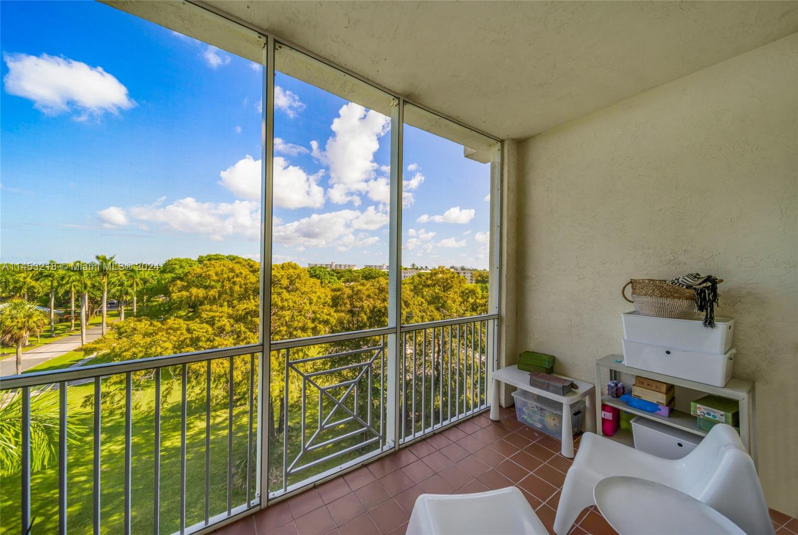 3600 Oaks Clubhouse Dr, Pompano Beach, FL, 33069 United States, 3 Bedrooms Bedrooms, ,2 BathroomsBathrooms,Residential,For Sale,Oaks Clubhouse Dr,A11453218