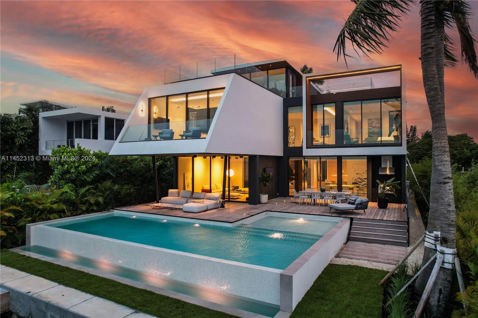 1369 N Venetian Way, Miami, Florida 33139, 5 Bedrooms Bedrooms, ,5 BathroomsBathrooms,Residential,For Sale,1369 N Venetian Way,A11452313