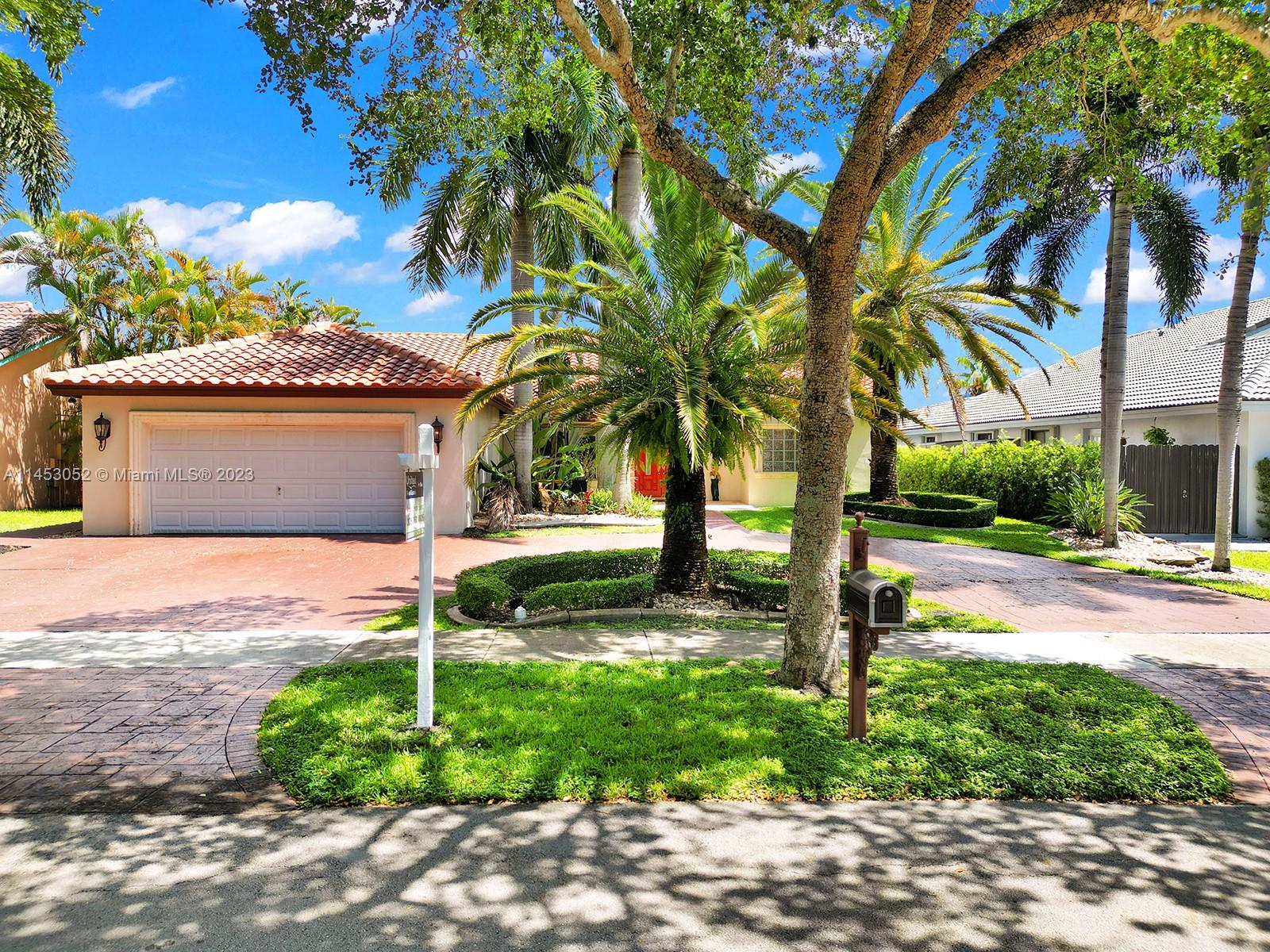 14639 Glencairn Rd, Miami Lakes, FL 33016