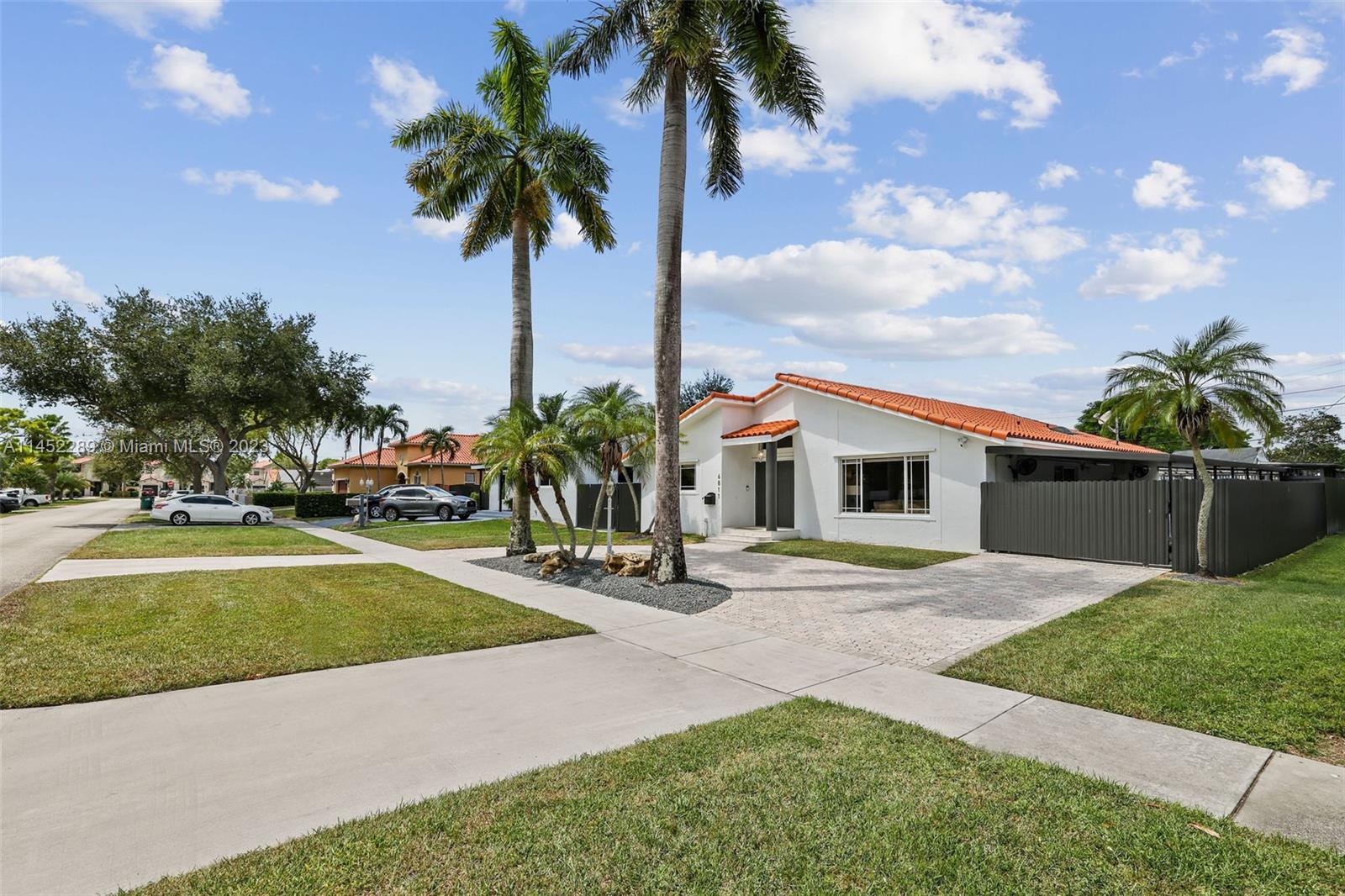 6811 SW 38th St  For Sale A11452289, FL