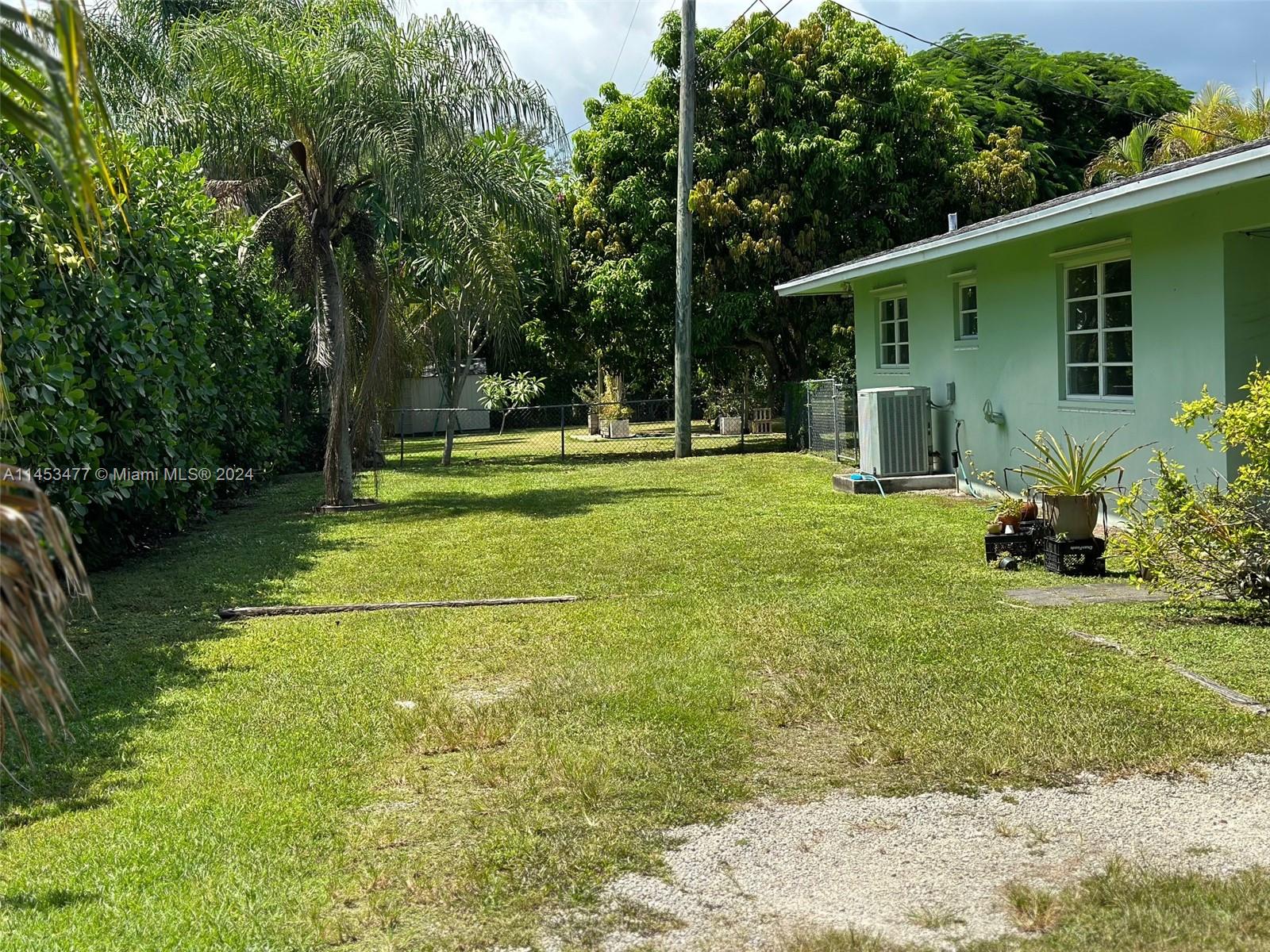 Cottage private yard