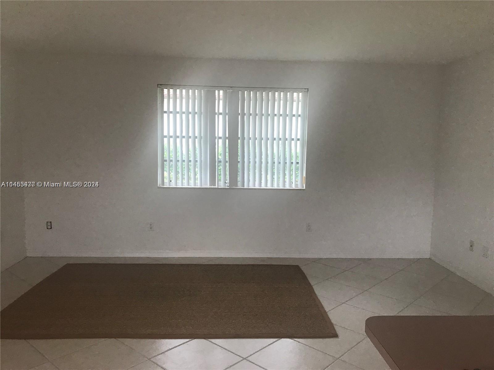 Cottage  living room empty