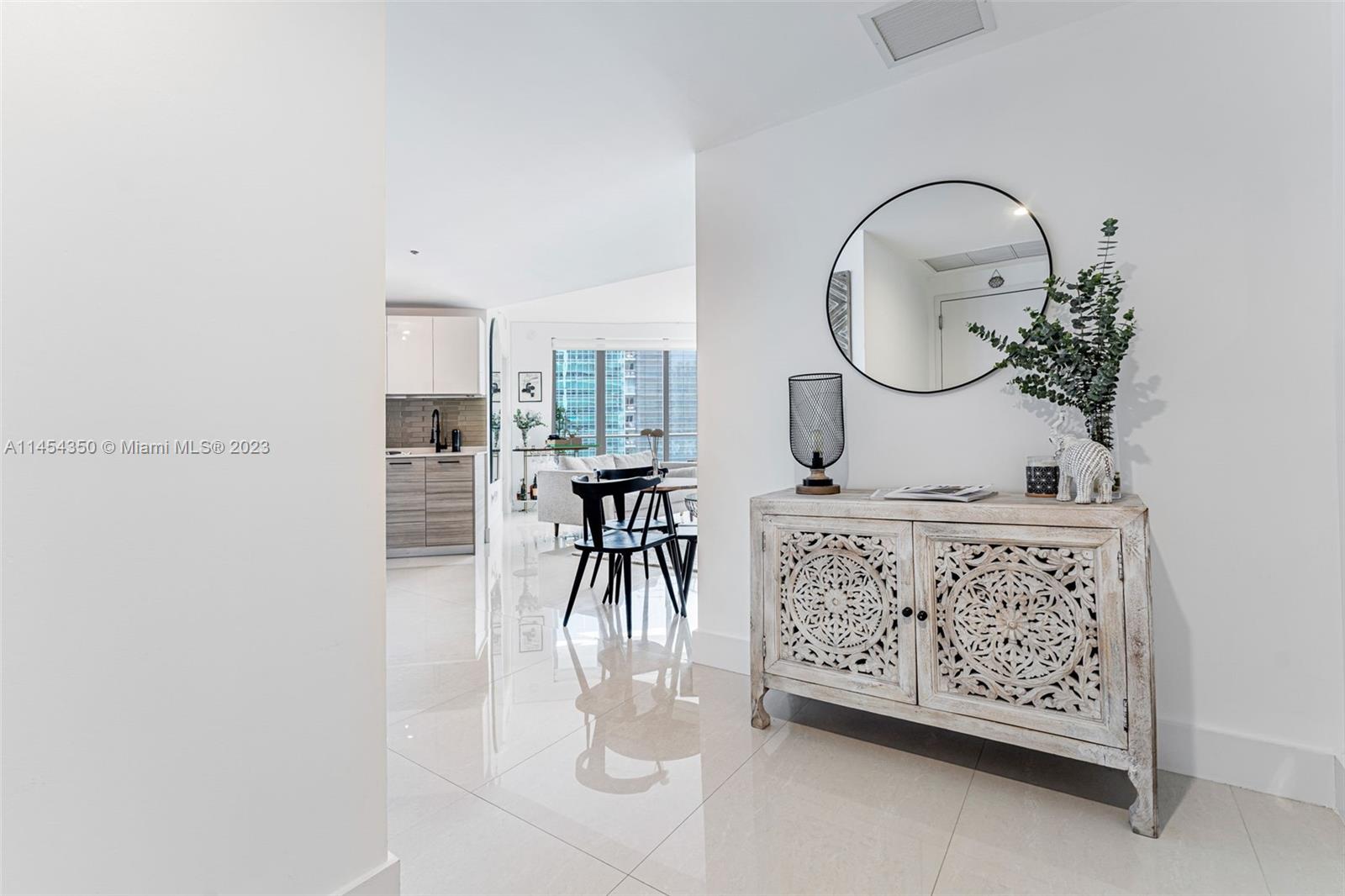 1300 Brickell Bay Dr 3601, Miami, Florida 33131, 2 Bedrooms Bedrooms, ,2 BathroomsBathrooms,Residentiallease,For Rent,1300 Brickell Bay Dr 3601,A11454350