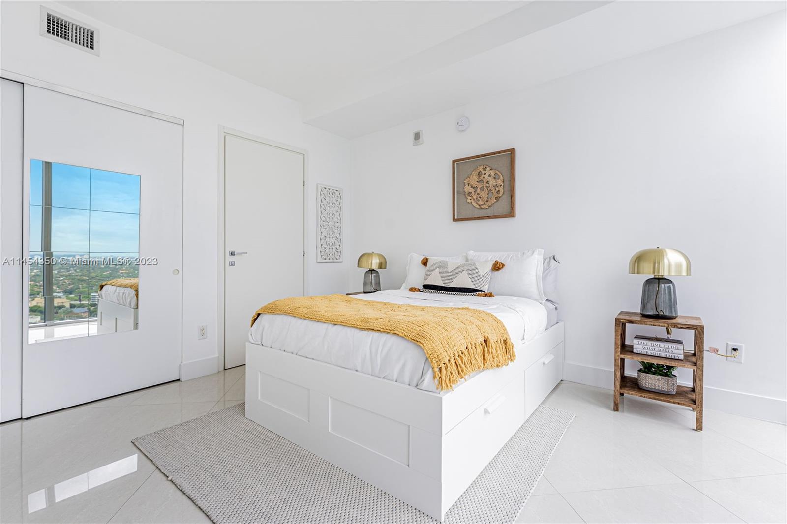 1300 Brickell Bay Dr 3601, Miami, Florida 33131, 2 Bedrooms Bedrooms, ,2 BathroomsBathrooms,Residentiallease,For Rent,1300 Brickell Bay Dr 3601,A11454350
