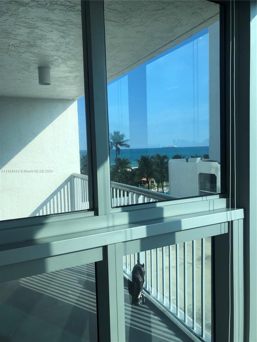 New upgraded kitchen lighting, uplighting and in-cabinet lighting