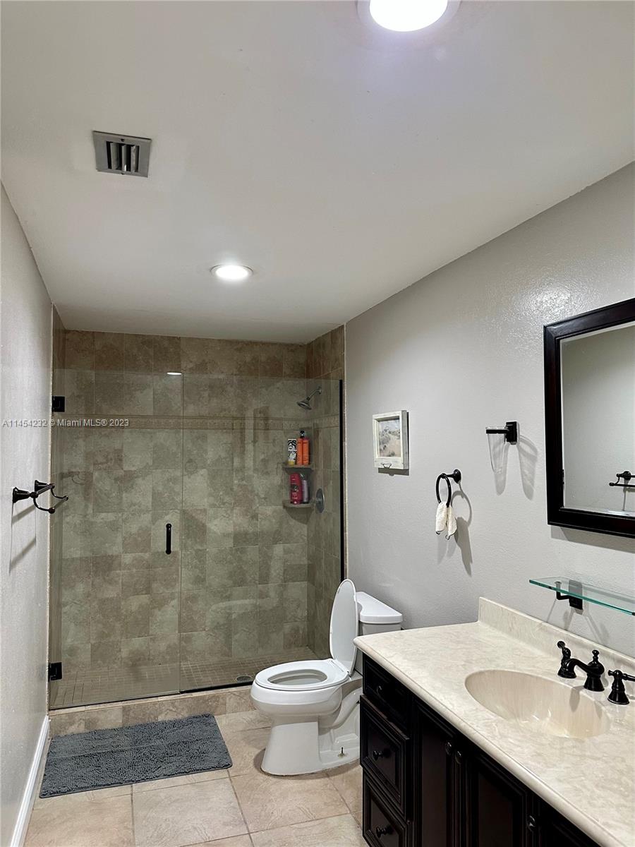 Master Bathroom w/double vanity