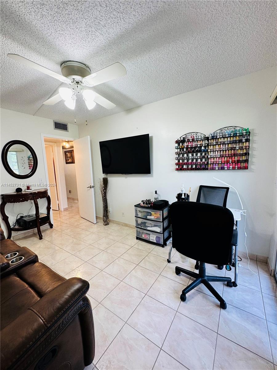 551 135th Ave, Pembroke Pines, FL, 33027 United States, 2 Bedrooms Bedrooms, ,1 BathroomBathrooms,Residential,For Sale,135th Ave,A11452731