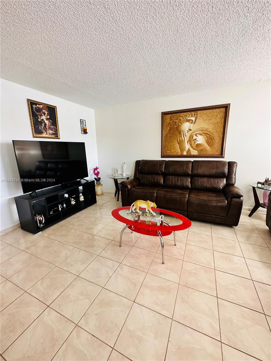 551 135th Ave, Pembroke Pines, FL, 33027 United States, 2 Bedrooms Bedrooms, ,1 BathroomBathrooms,Residential,For Sale,135th Ave,A11452731