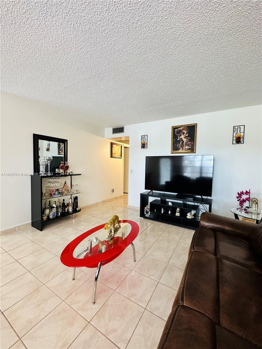 551 135th Ave, Pembroke Pines, FL, 33027 United States, 2 Bedrooms Bedrooms, ,1 BathroomBathrooms,Residential,For Sale,135th Ave,A11452731