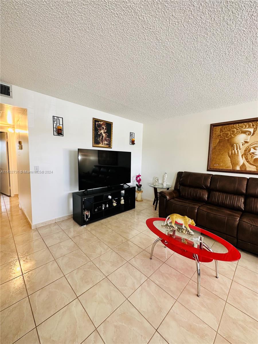 551 135th Ave, Pembroke Pines, FL, 33027 United States, 2 Bedrooms Bedrooms, ,1 BathroomBathrooms,Residential,For Sale,135th Ave,A11452731