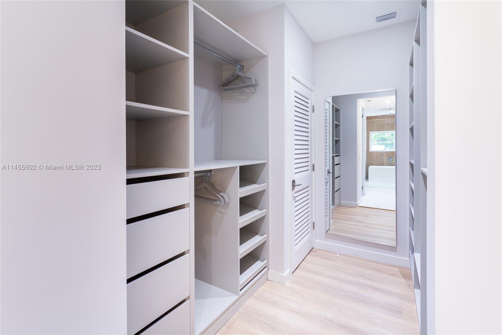 Downstairs Master Bedroom - Walking Closet