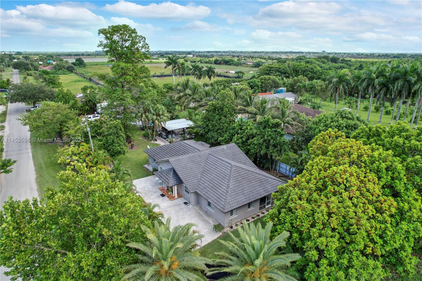 3/3 HOME W/ 3 ENTRANCES POLE BARN, WORKSHOP & RV...ALL THE BELLS AND WHISTLES HERE
