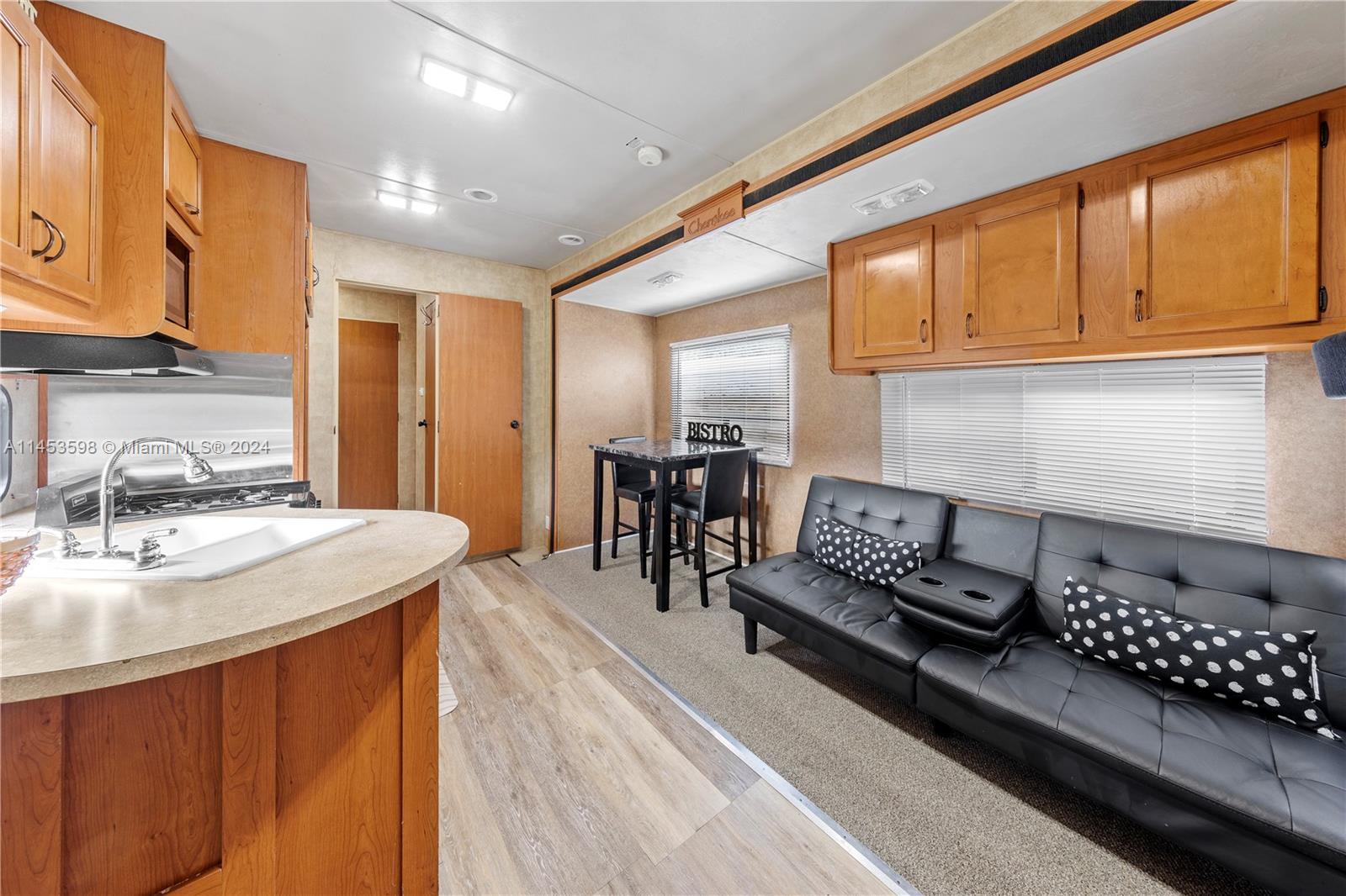 RV LIVING ROOM