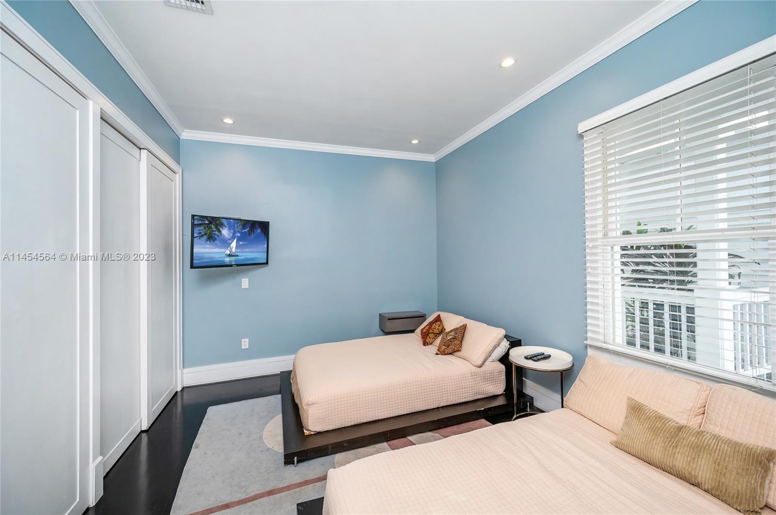 Listing Photo 10