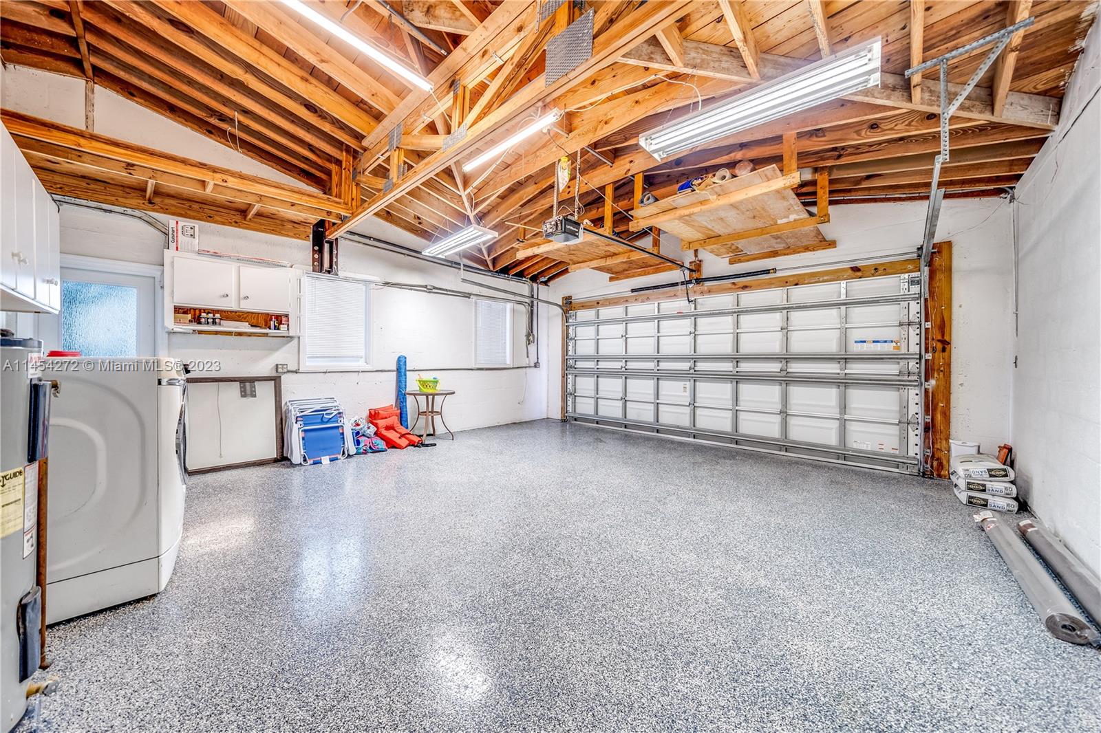 LAUNDRY/GARAGE