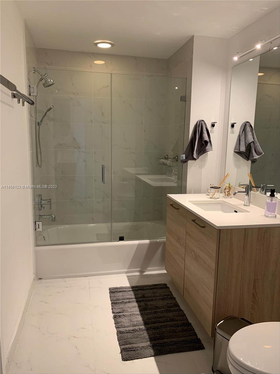 16385 Biscayne Blvd, North Miami Beach, FL, 33160 United States, 2 Bedrooms Bedrooms, ,2 BathroomsBathrooms,Residential,For Sale,Biscayne Blvd,A11456123