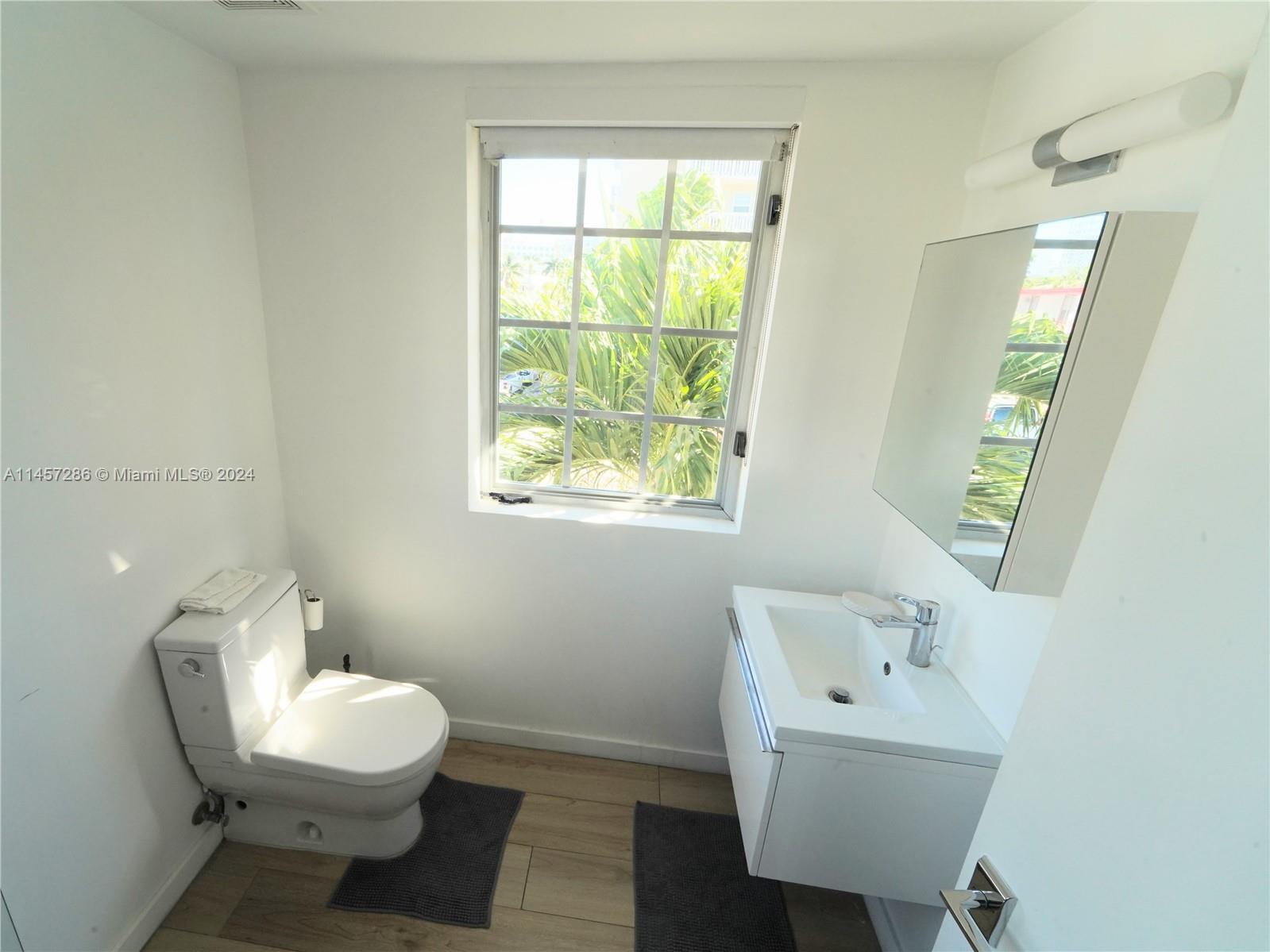 700 16th St, Miami Beach, FL, 33139 United States, 1 Bedroom Bedrooms, ,1 BathroomBathrooms,Residential,For Sale,16th St,A11457286