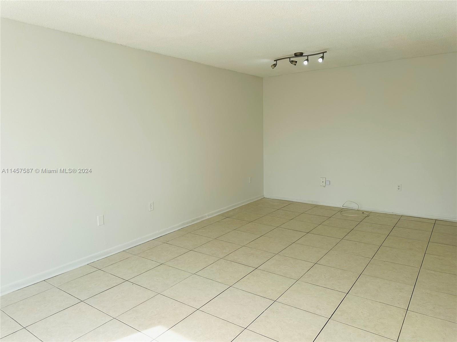 1250 Alton Rd 5F, Miami Beach, Florida 33139, 1 Bedroom Bedrooms, ,1 BathroomBathrooms,Residentiallease,For Rent,1250 Alton Rd 5F,A11457587