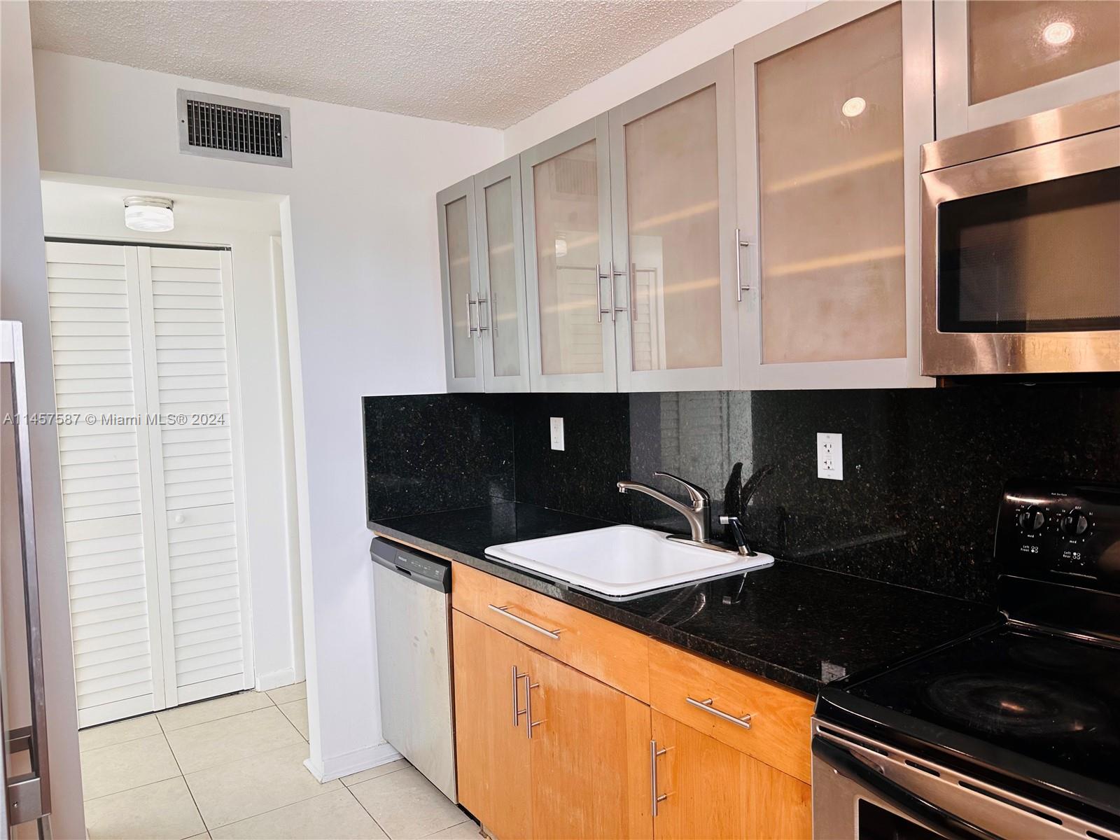1250 Alton Rd 5F, Miami Beach, Florida 33139, 1 Bedroom Bedrooms, ,1 BathroomBathrooms,Residentiallease,For Rent,1250 Alton Rd 5F,A11457587