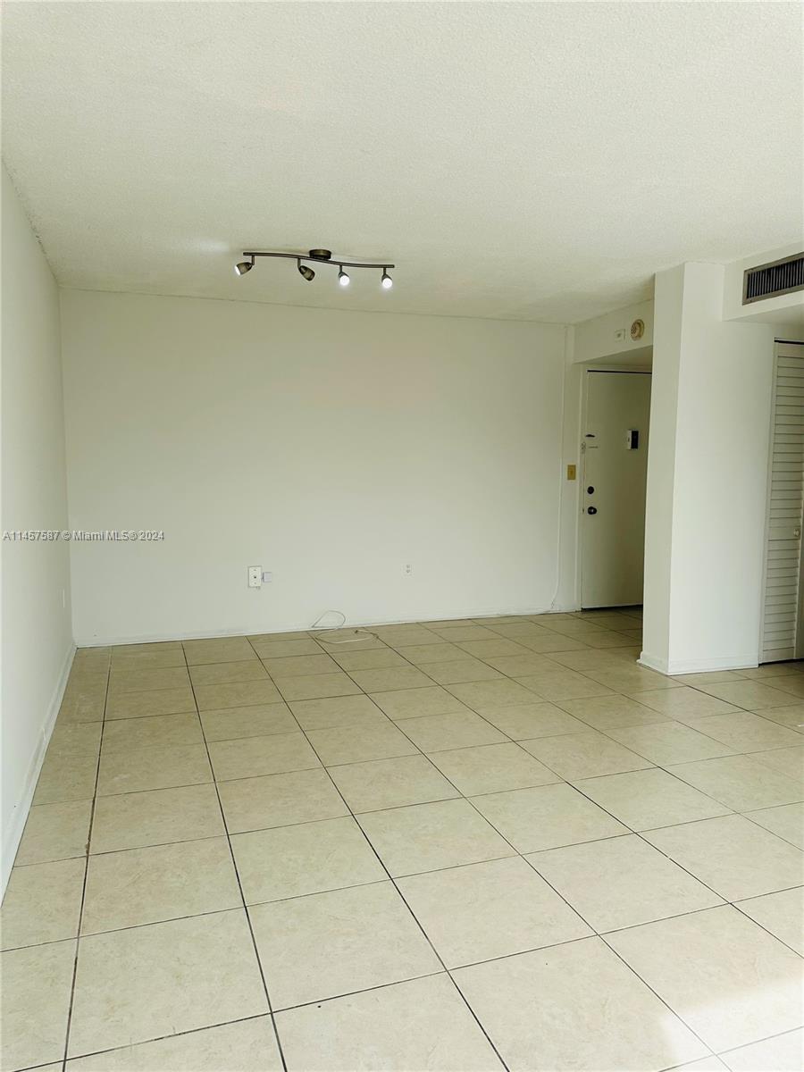1250 Alton Rd 5F, Miami Beach, Florida 33139, 1 Bedroom Bedrooms, ,1 BathroomBathrooms,Residentiallease,For Rent,1250 Alton Rd 5F,A11457587