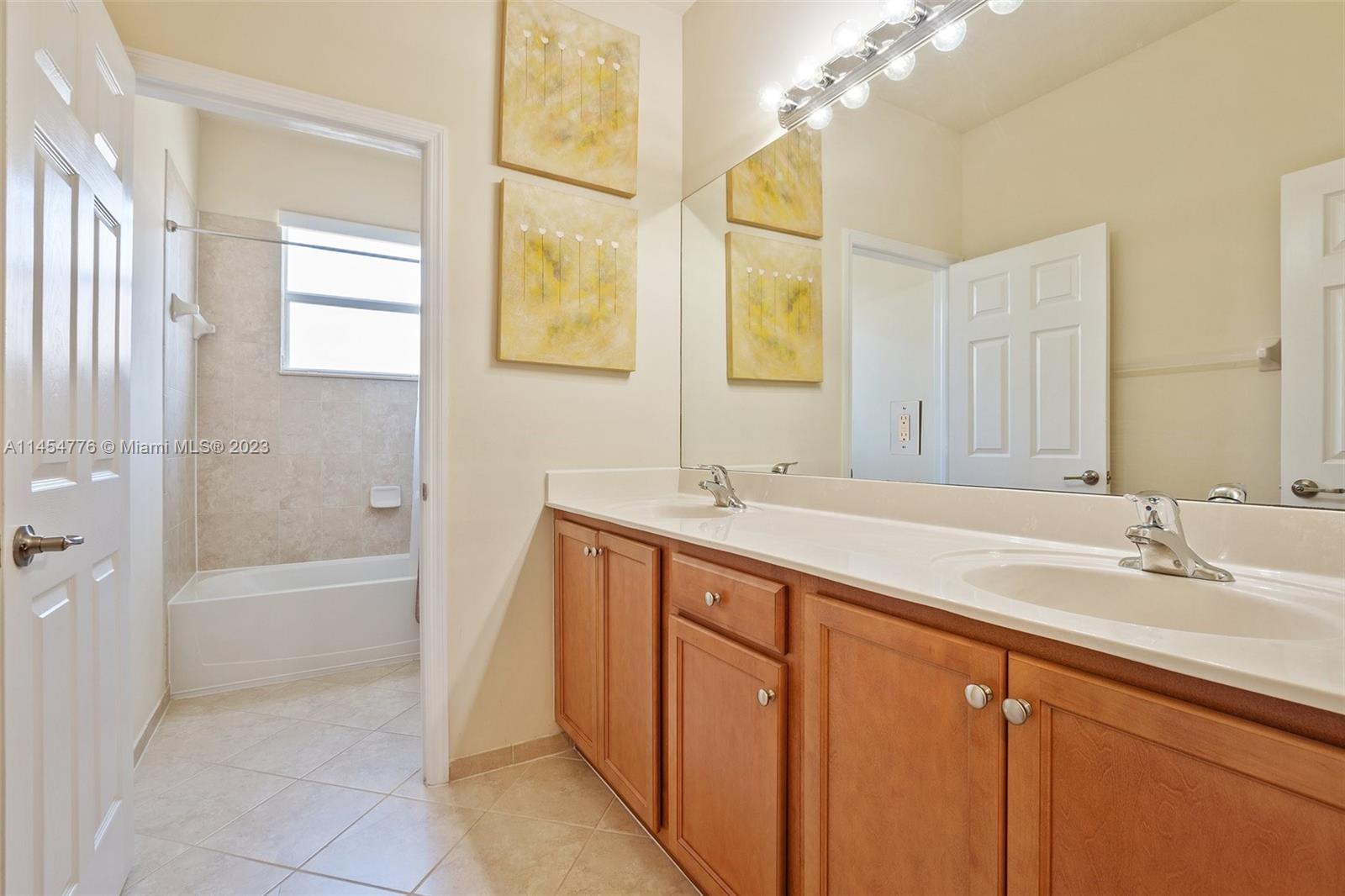 2nd Bathroom upstairs