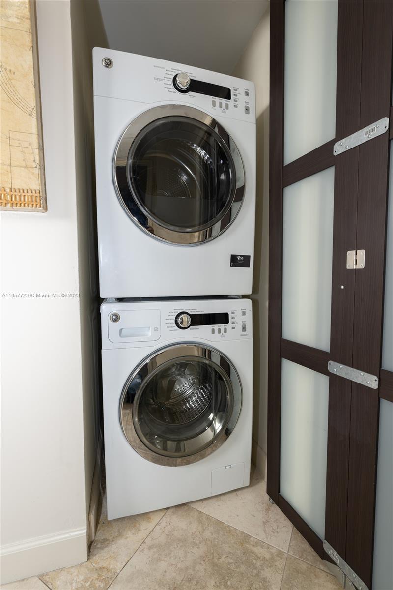 Laundry & Dryer in unit