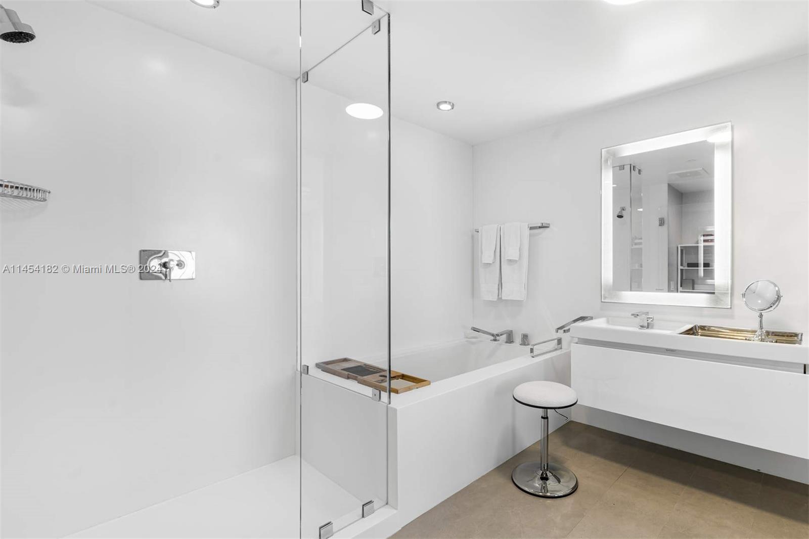 6799 Collins Ave, Miami Beach, FL, 33141 United States, 4 Bedrooms Bedrooms, ,4 BathroomsBathrooms,Residential,For Sale,Collins Ave,A11454182