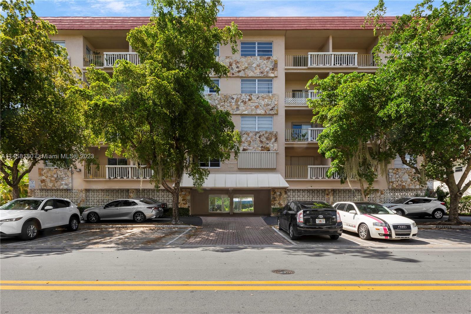 1120 99th St 301, Bay Harbor Islands, Florida 33154, 1 Bedroom Bedrooms, ,1 BathroomBathrooms,Residential,For Sale,1120 99th St 301,A11458180