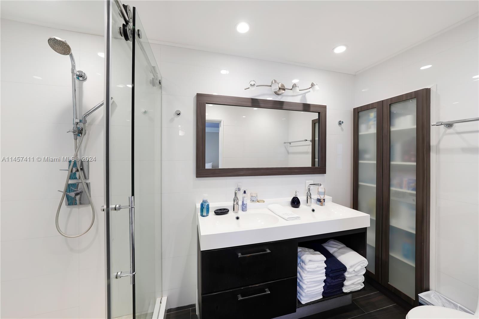 3300 N Surf Rd 17A, Hollywood, Florida 33019, 1 Bedroom Bedrooms, ,1 BathroomBathrooms,Residential,For Sale,3300 N Surf Rd 17A,A11457411