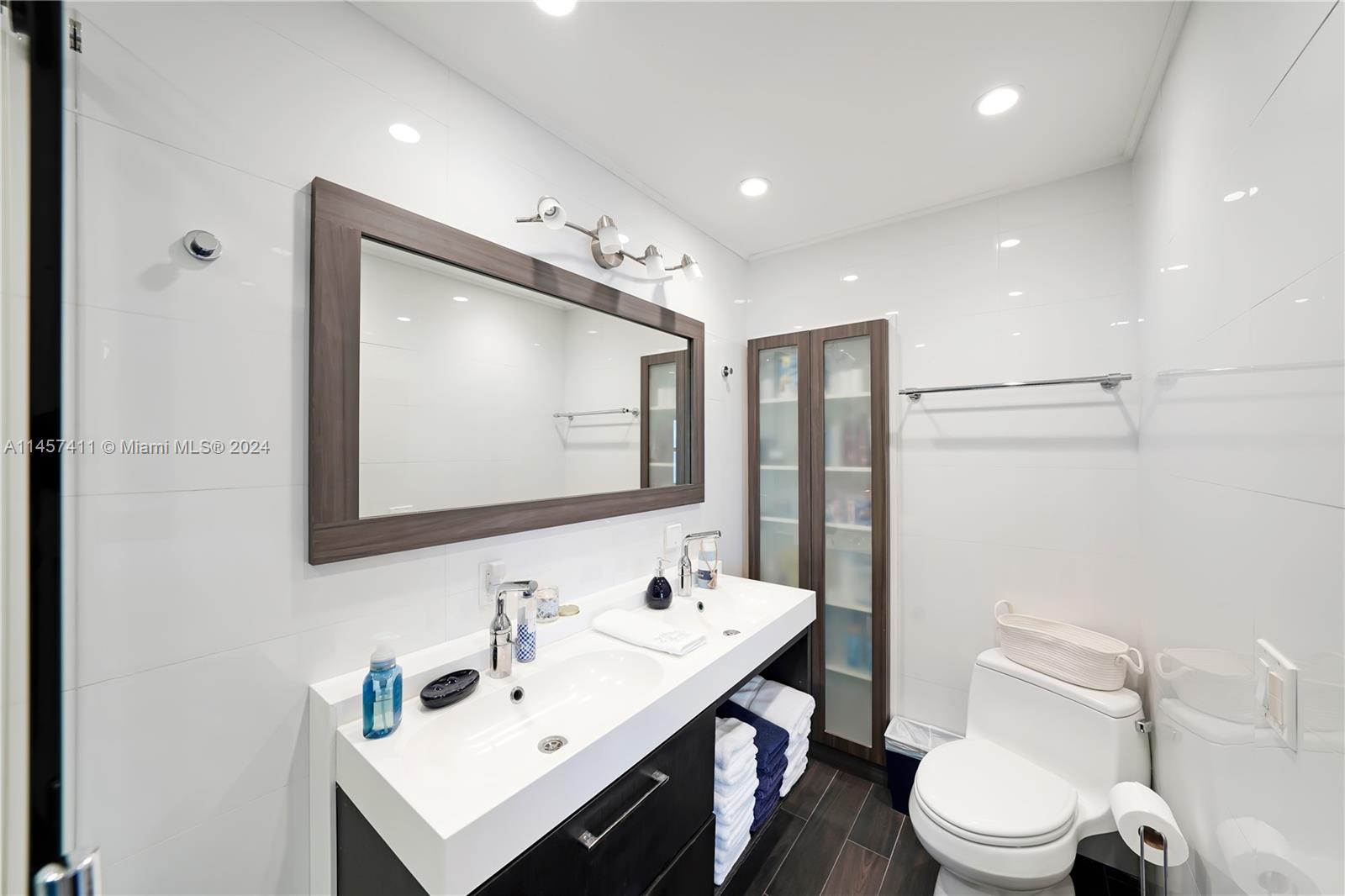 3300 N Surf Rd 17A, Hollywood, Florida 33019, 1 Bedroom Bedrooms, ,1 BathroomBathrooms,Residential,For Sale,3300 N Surf Rd 17A,A11457411