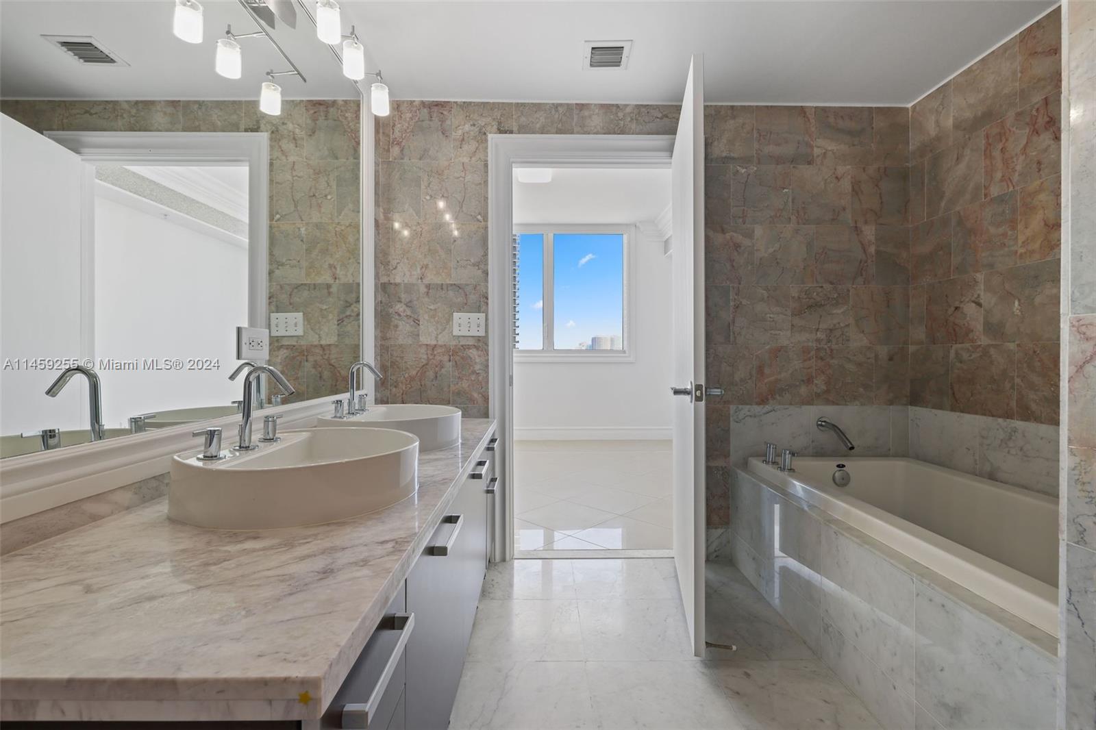 244 Biscayne Blvd 2808, Miami, Florida 33132, 2 Bedrooms Bedrooms, ,2 BathroomsBathrooms,Residential,For Sale,244 Biscayne Blvd 2808,A11459255