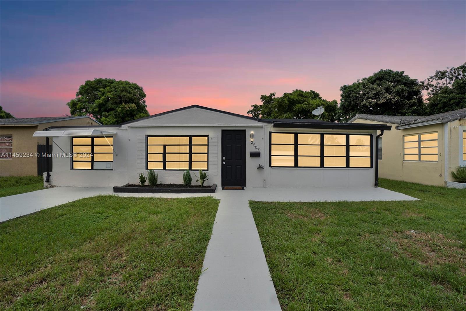 2507 Thomas St, Hollywood, Florida 33020, 3 Bedrooms Bedrooms, ,2 BathroomsBathrooms,Residential,For Sale,2507 Thomas St,A11459234