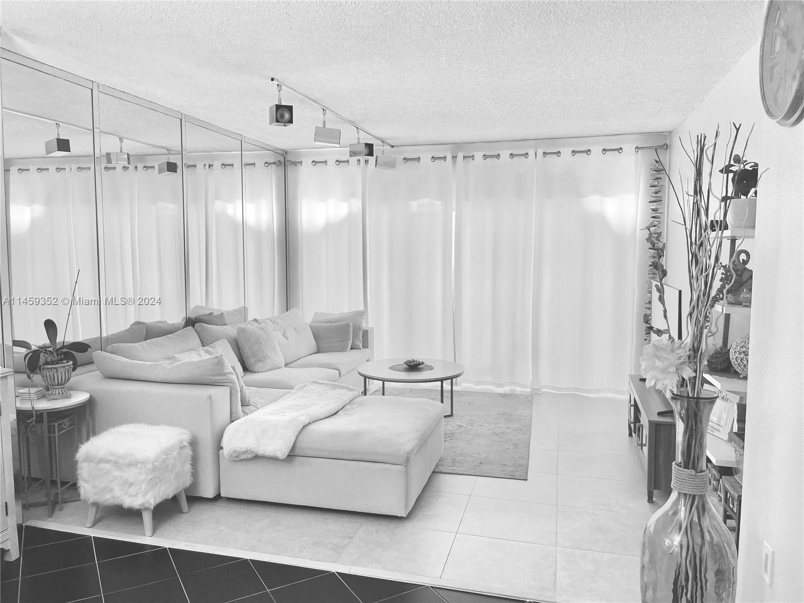 1950 Ocean Dr, Hallandale Beach, FL, 33009 United States, 1 Bedroom Bedrooms, ,1 BathroomBathrooms,Residential,For Sale,Ocean Dr,A11459352