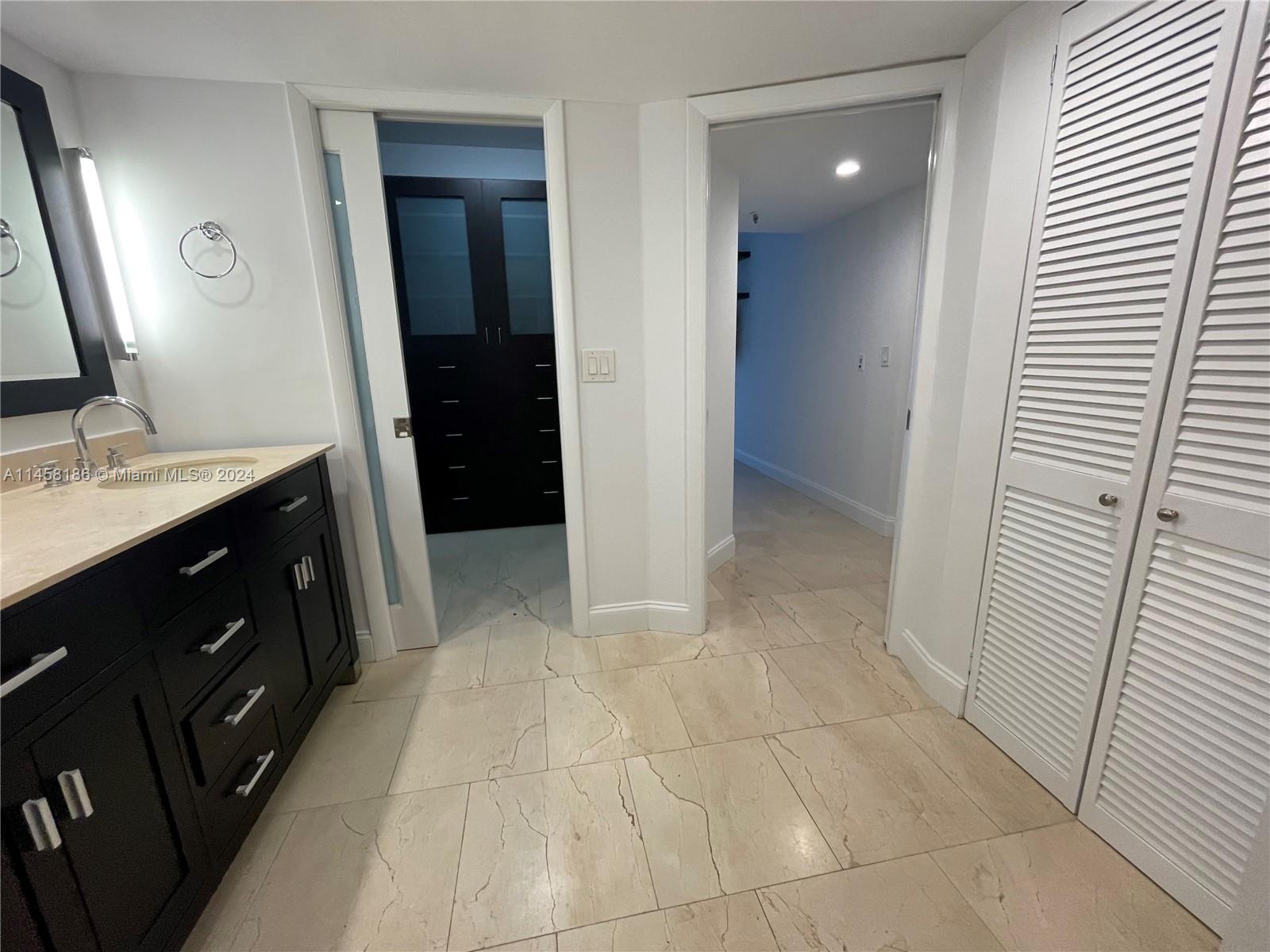 520 Brickell Key Dr, Miami, FL, 33131 United States, 2 Bedrooms Bedrooms, ,2 BathroomsBathrooms,Residential,For Sale,Brickell Key Dr,A11458186