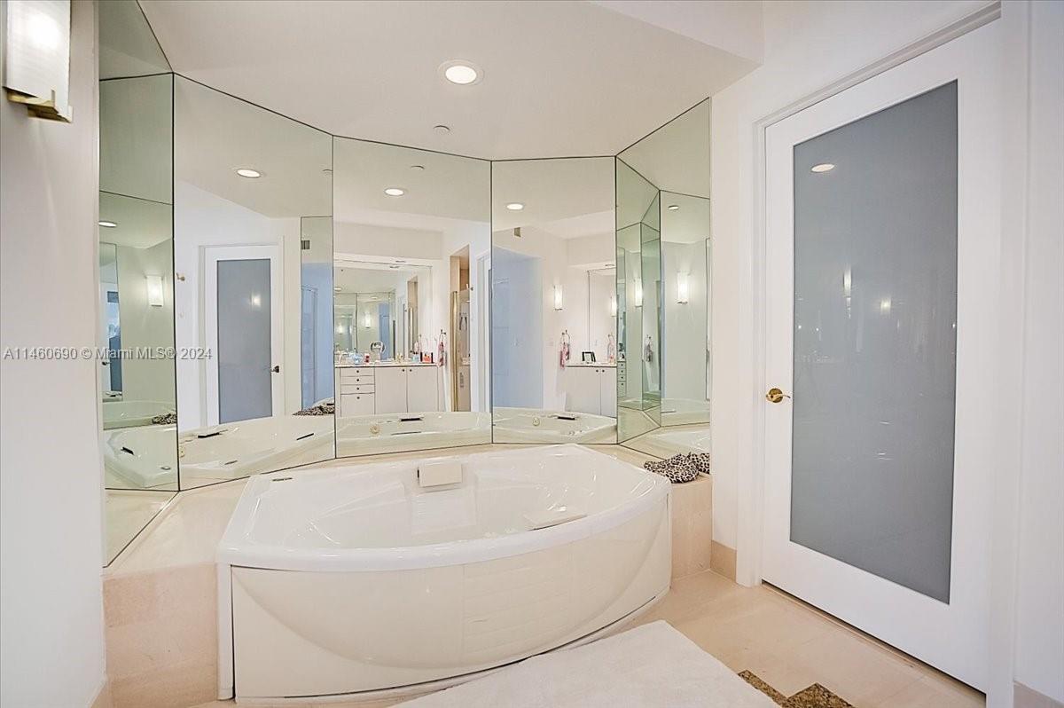 300 S Pointe Dr 3306, Miami Beach, Florida 33139, 2 Bedrooms Bedrooms, ,2 BathroomsBathrooms,Residentiallease,For Rent,300 S Pointe Dr 3306,A11460690